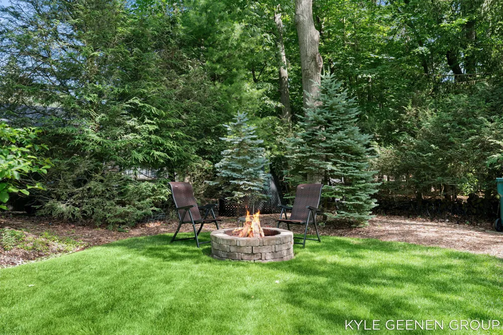 3970 Lake Point Drive Norton Shores, MI 49441
