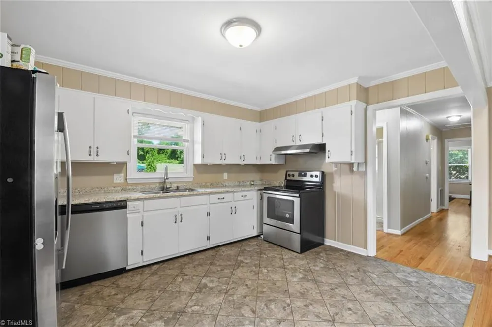 1011 Duggins Street Kernersville, NC 27284