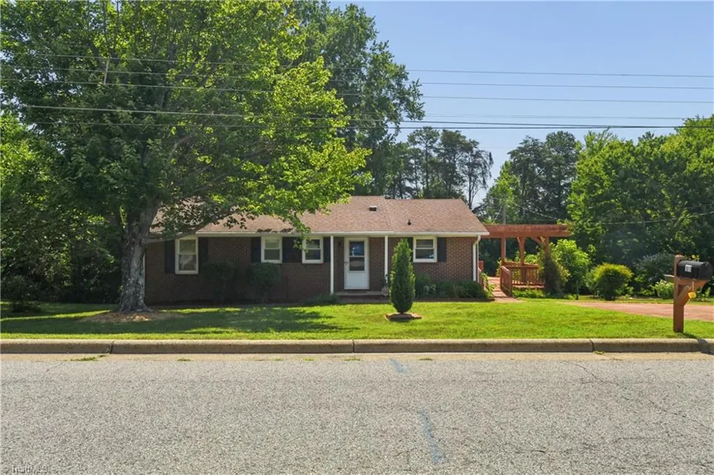 1011 Duggins Street Kernersville, NC 27284