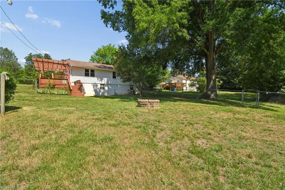1011 Duggins Street Kernersville, NC 27284