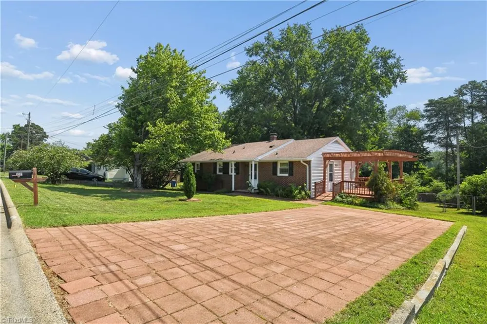1011 Duggins Street Kernersville, NC 27284