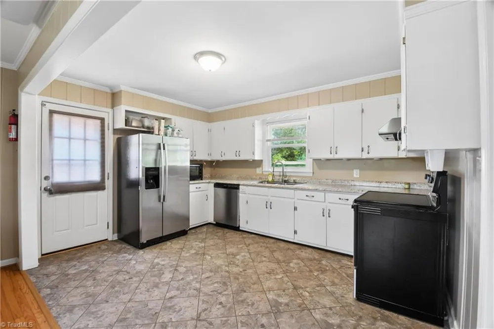 1011 Duggins Street Kernersville, NC 27284