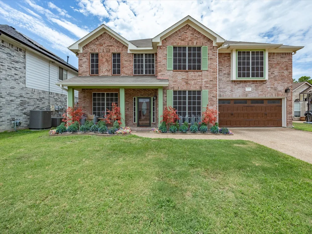 4008 Falcon Ridge Drive Haltom City, TX 76137