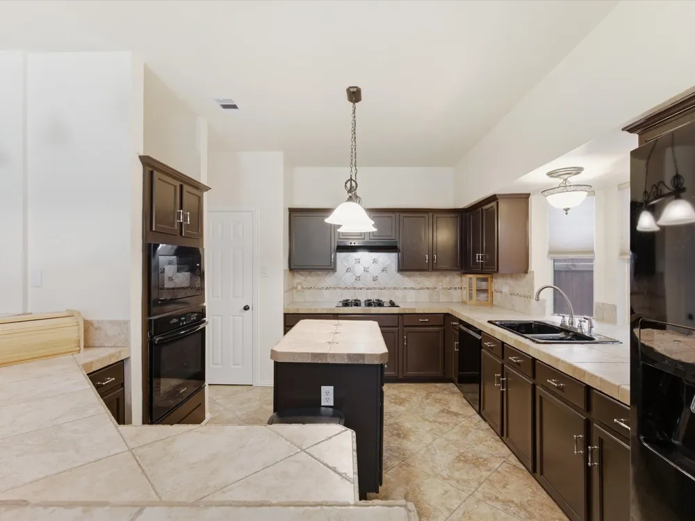 4008 Falcon Ridge Drive Haltom City, TX 76137