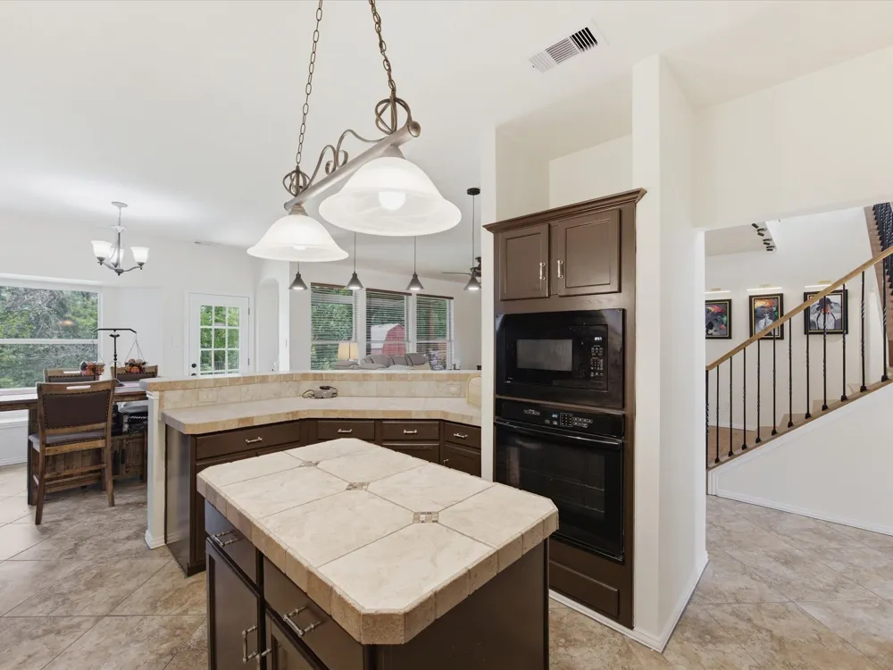 4008 Falcon Ridge Drive Haltom City, TX 76137