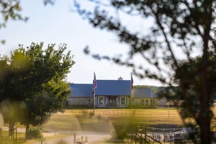 1125 County Road 230 Florence, TX 76527
