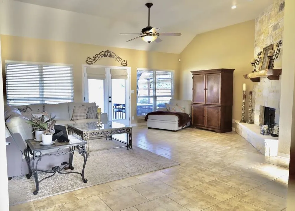 1125 County Road 230 Florence, TX 76527