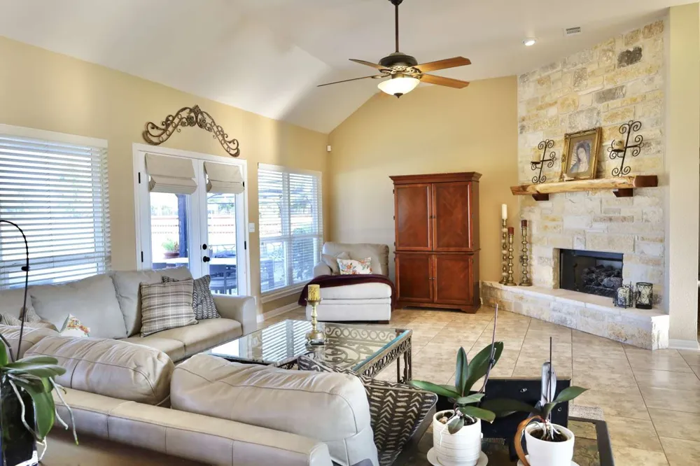 1125 County Road 230 Florence, TX 76527