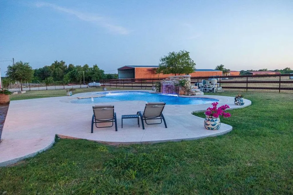 1125 County Road 230 Florence, TX 76527