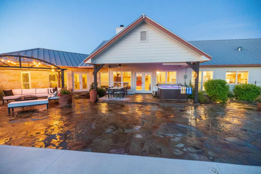1125 County Road 230 Florence, TX 76527