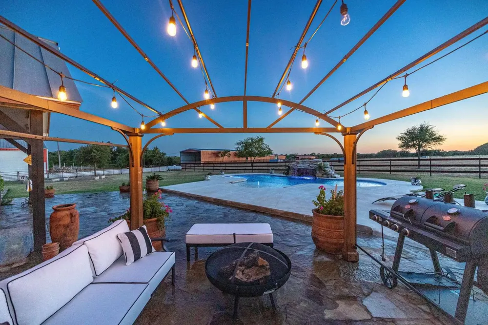 1125 County Road 230 Florence, TX 76527