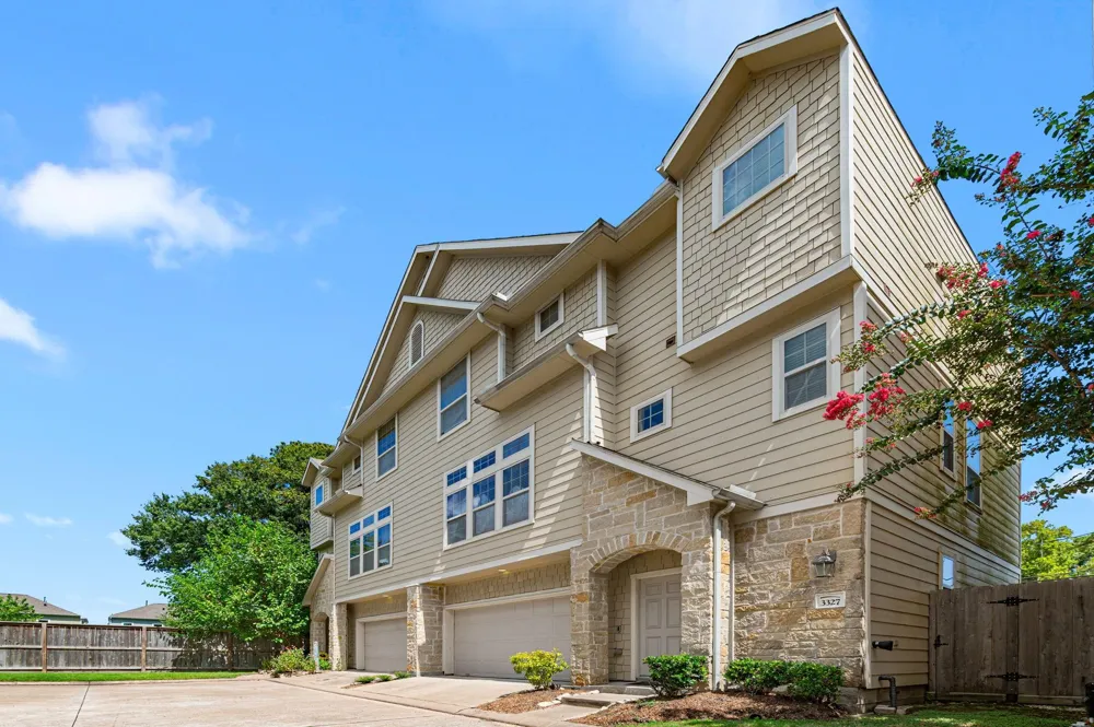 3327 Home Point Drive Houston, TX 77091