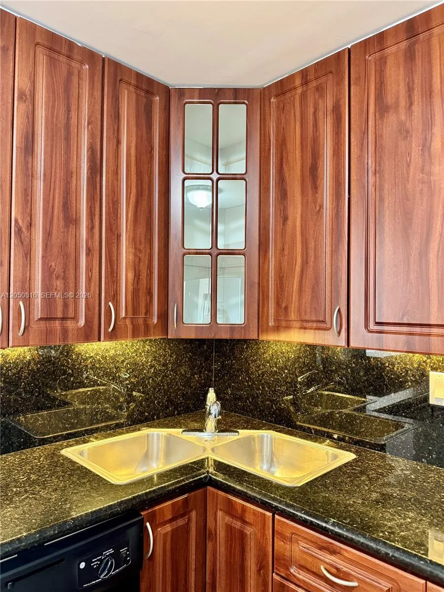 2780 NE 183rd St #2012 Aventura, FL 33160