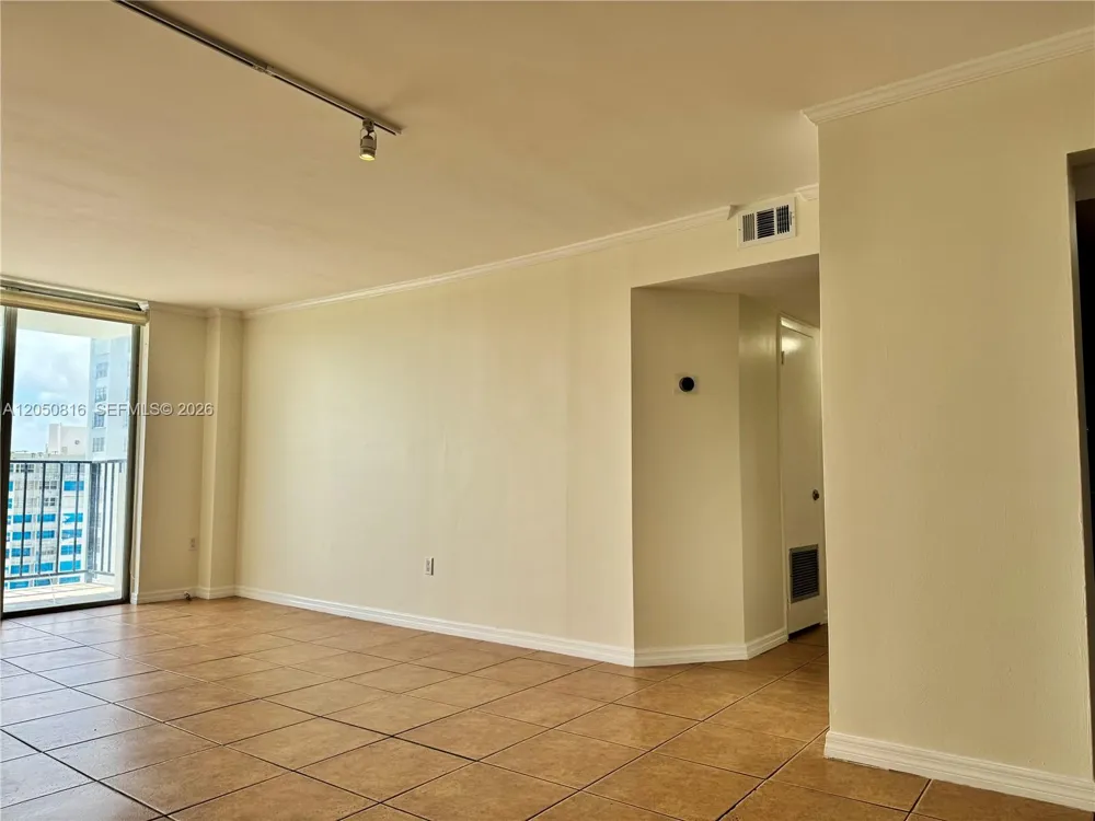 2780 NE 183rd St #2012 Aventura, FL 33160