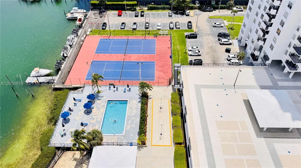 2780 NE 183rd St #2012 Aventura, FL 33160