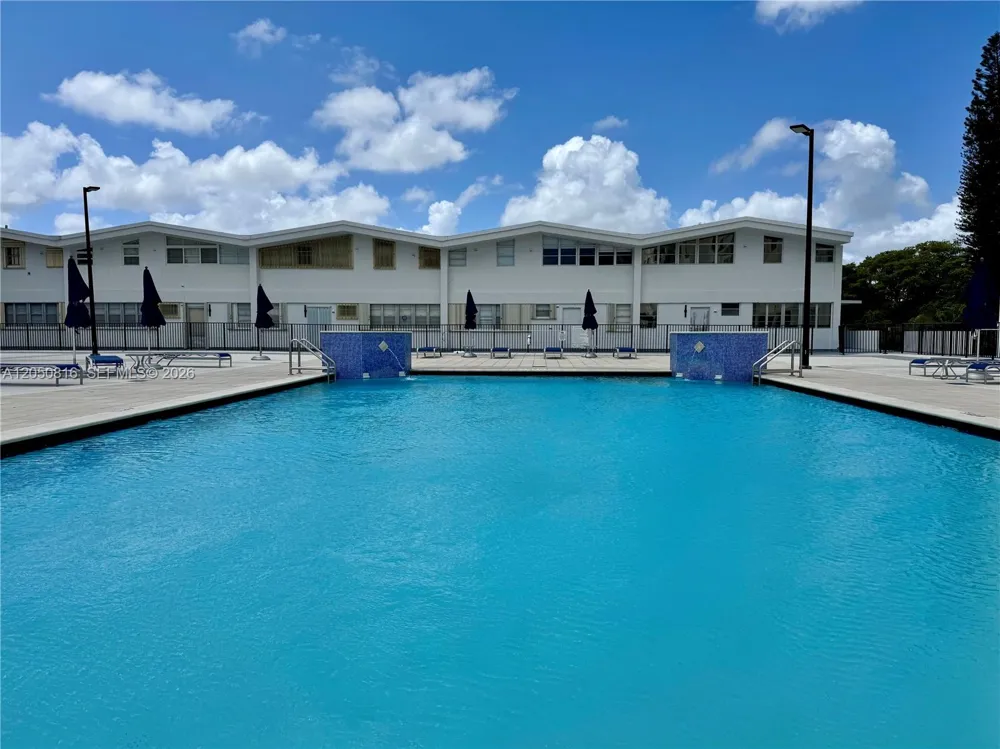 2780 NE 183rd St #2012 Aventura, FL 33160