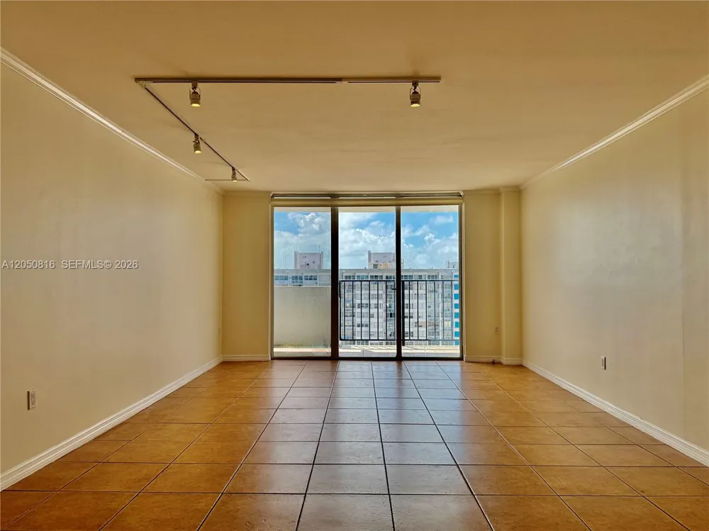 2780 NE 183rd St #2012 Aventura, FL 33160