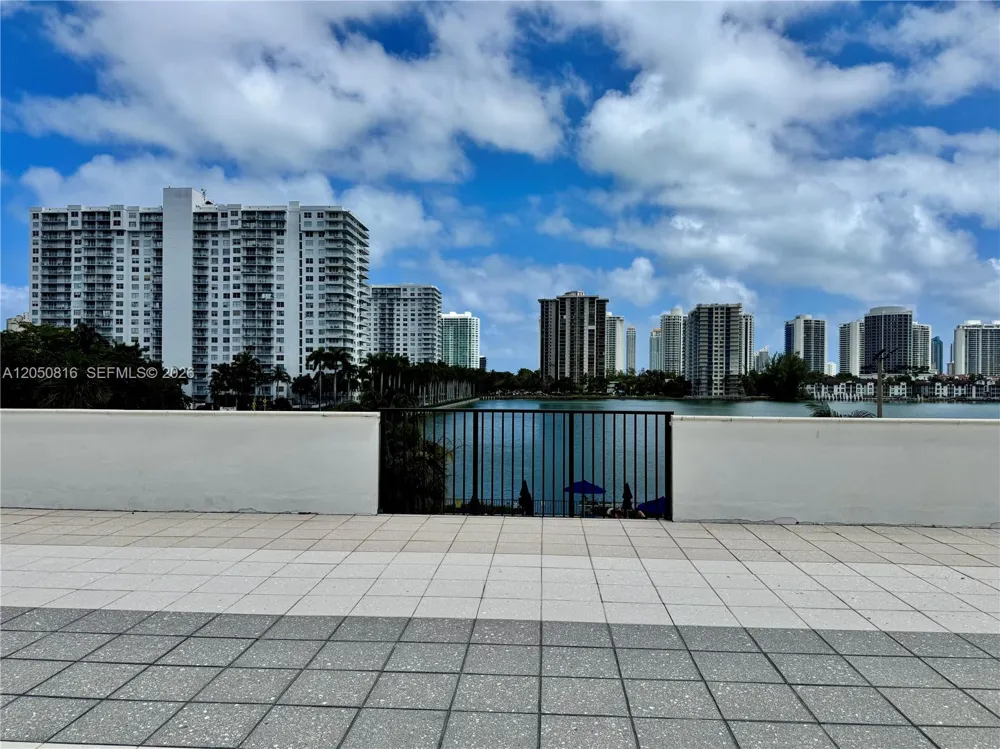 2780 NE 183rd St #2012 Aventura, FL 33160