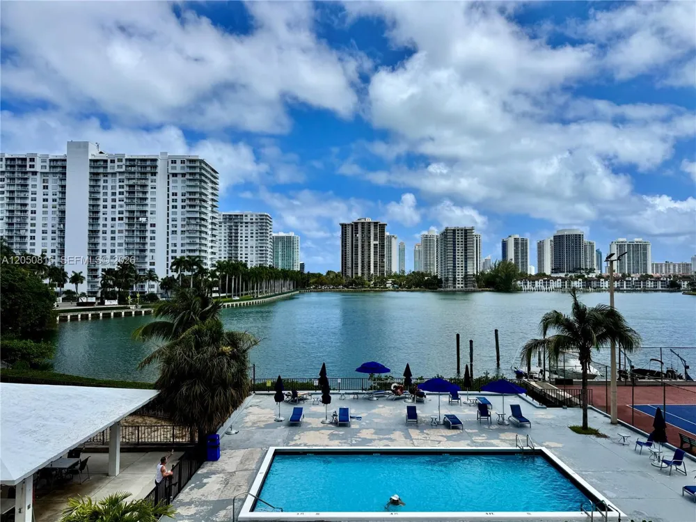 2780 NE 183rd St #2012 Aventura, FL 33160
