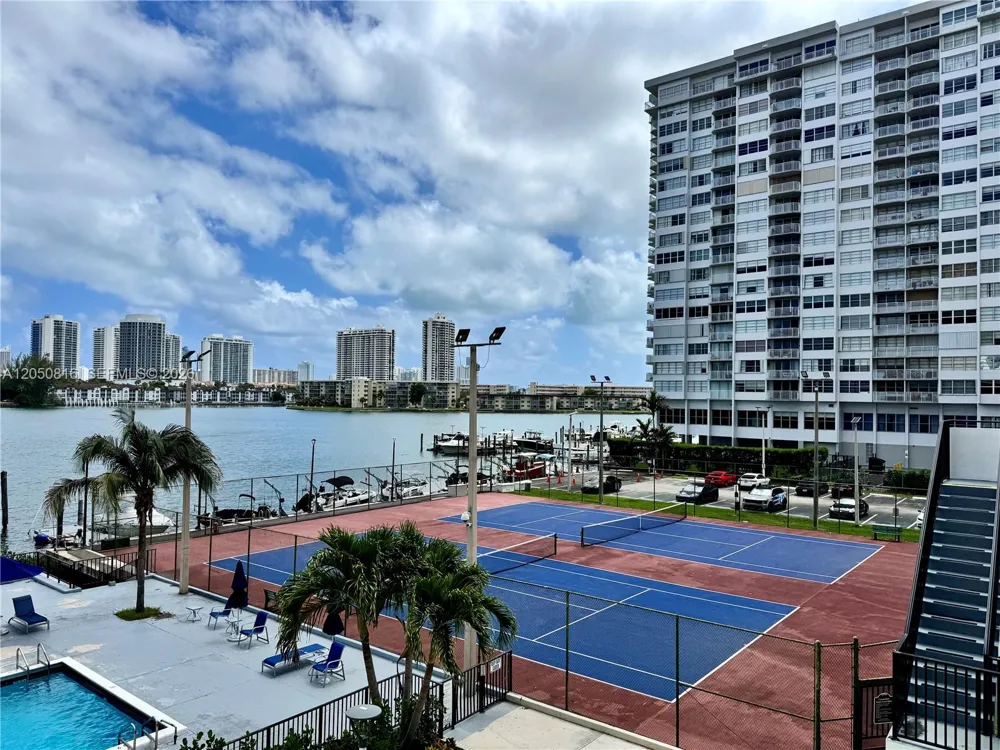 2780 NE 183rd St #2012 Aventura, FL 33160