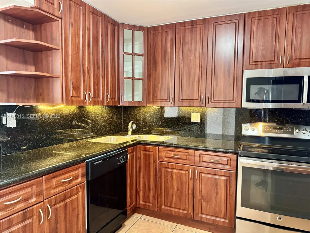 2780 NE 183rd St #2012 Aventura, FL 33160