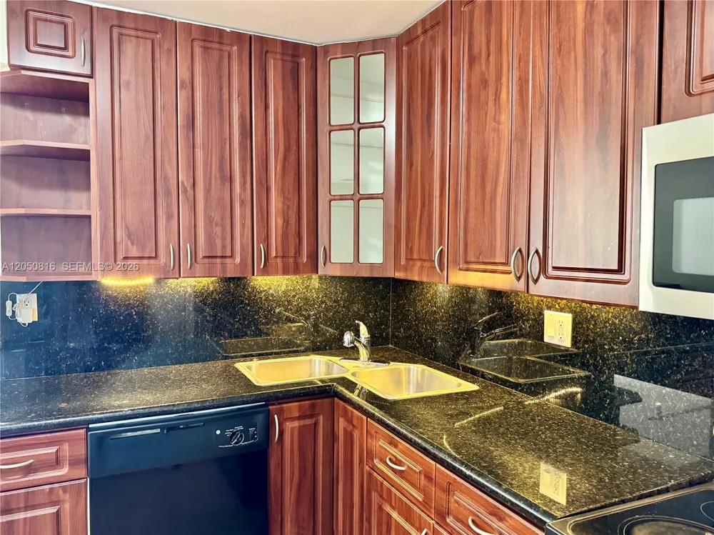 2780 NE 183rd St #2012 Aventura, FL 33160