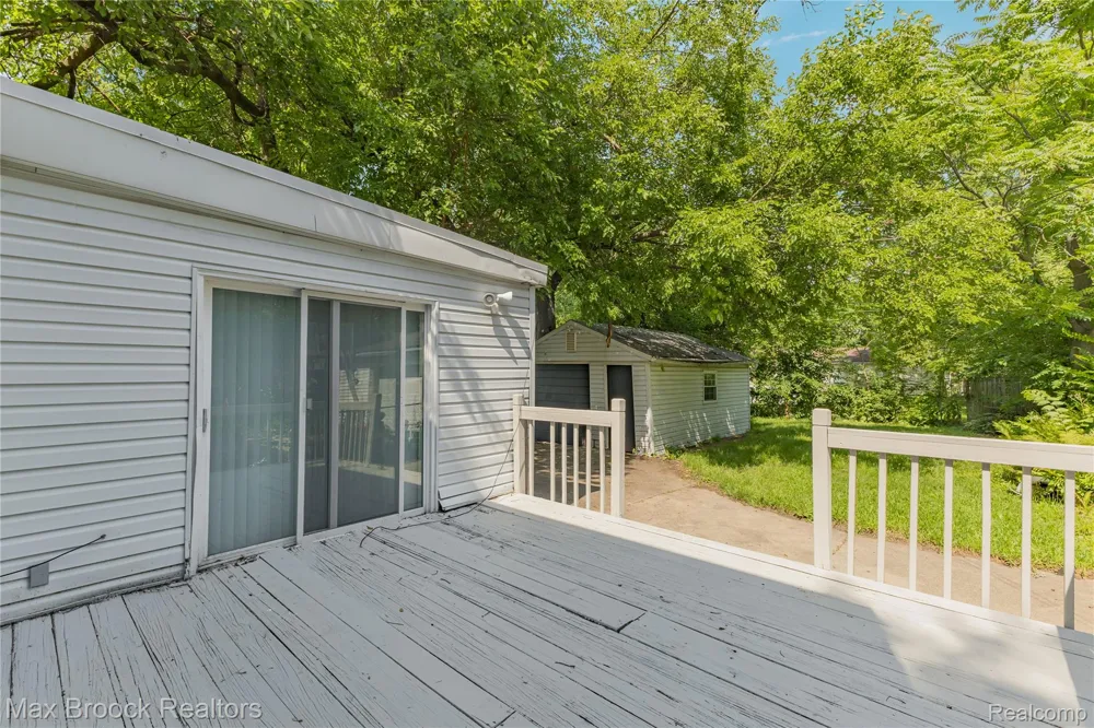 19950 Norborne Redford Charter Township, MI 48240