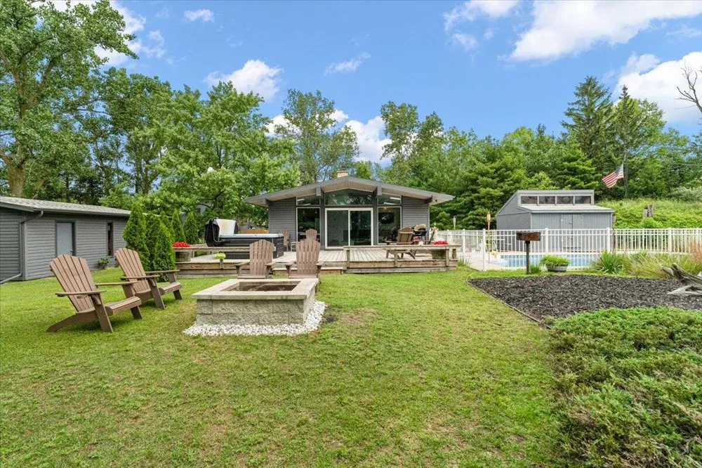 5501 Sunset Path Lincoln Charter Township, MI 49127