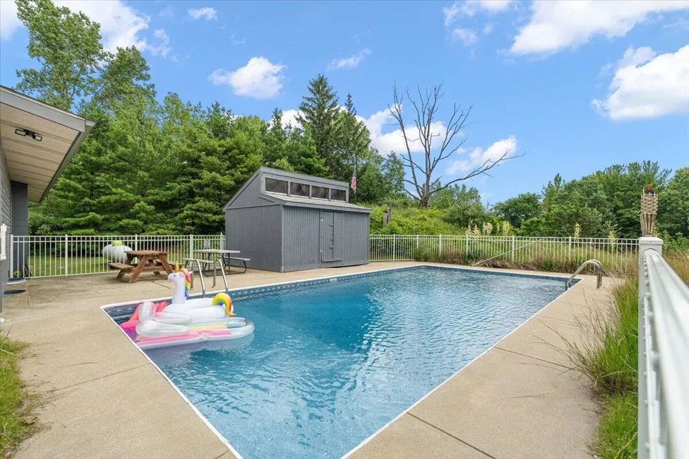 5501 Sunset Path Lincoln Charter Township, MI 49127