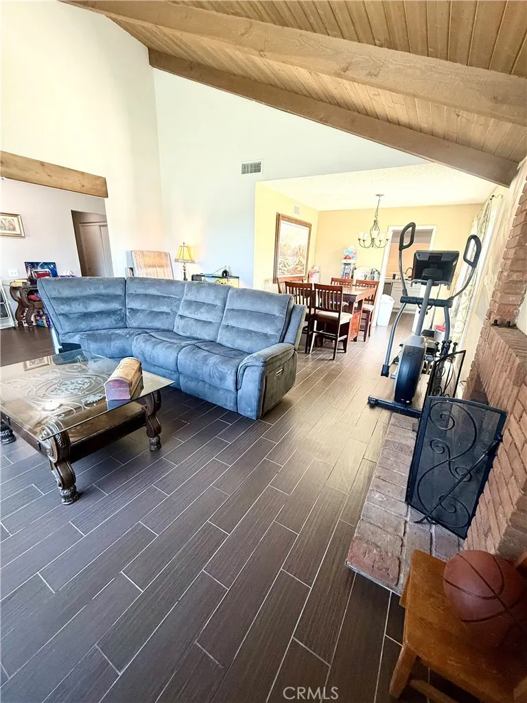 6026 Winncliff Jurupa Valley, CA 92509