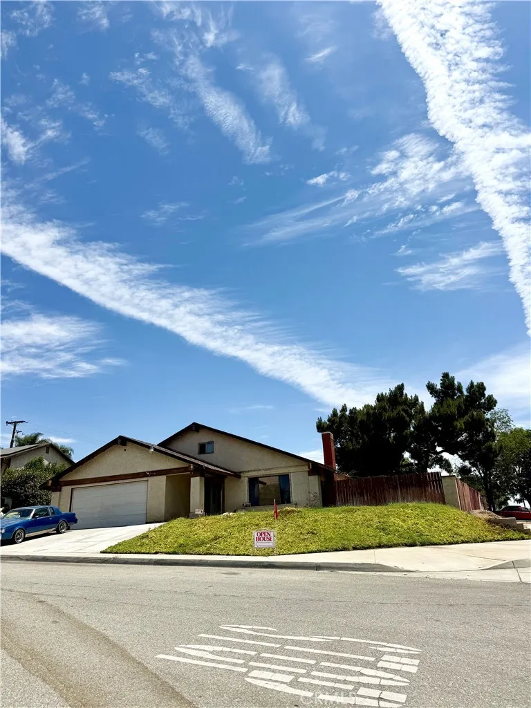 6026 Winncliff Jurupa Valley, CA 92509