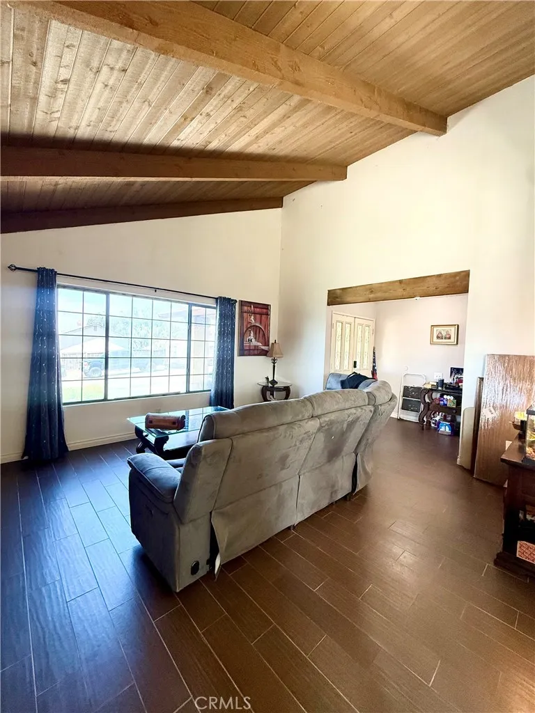 6026 Winncliff Jurupa Valley, CA 92509