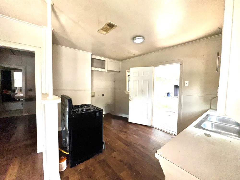 127 Blevins Street Fort Worth, TX 76111