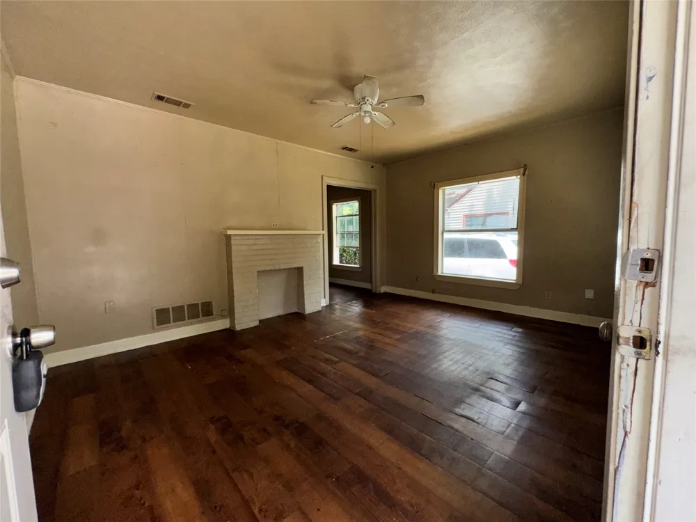 127 Blevins Street Fort Worth, TX 76111