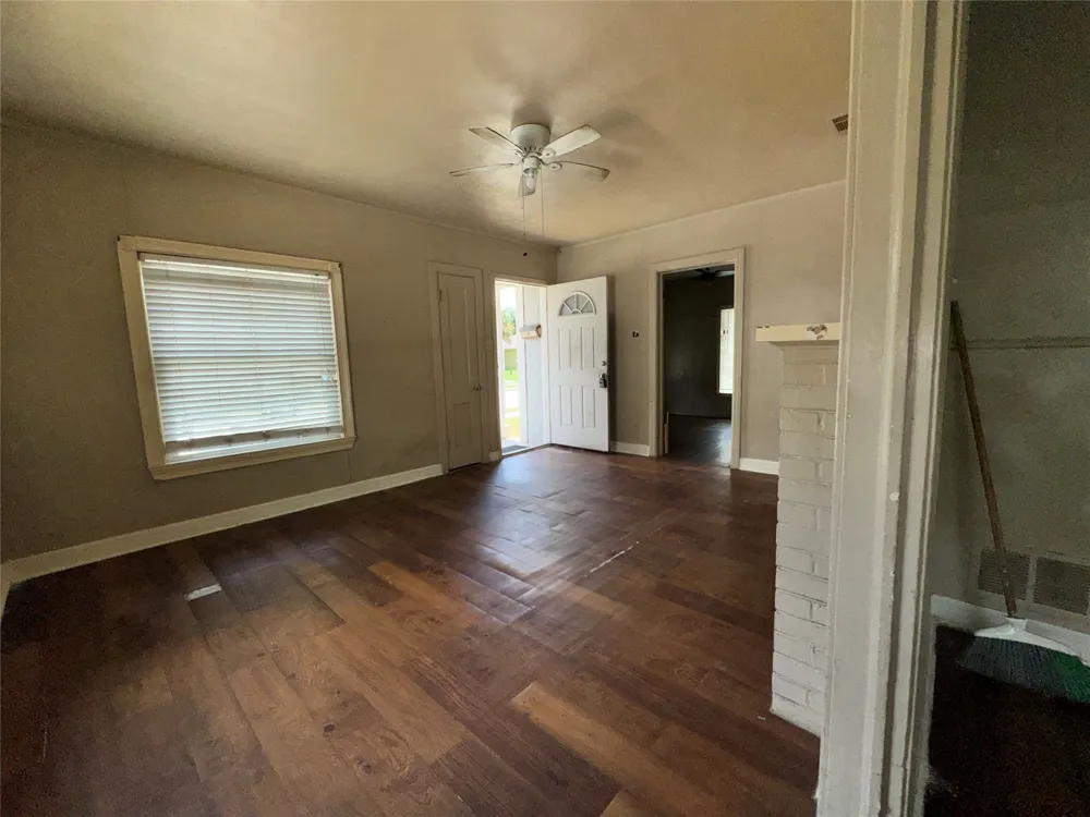 127 Blevins Street Fort Worth, TX 76111