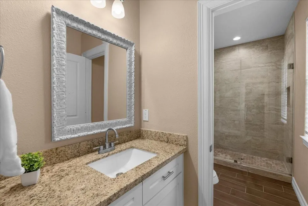907 Oak Street Anahuac, TX 77514