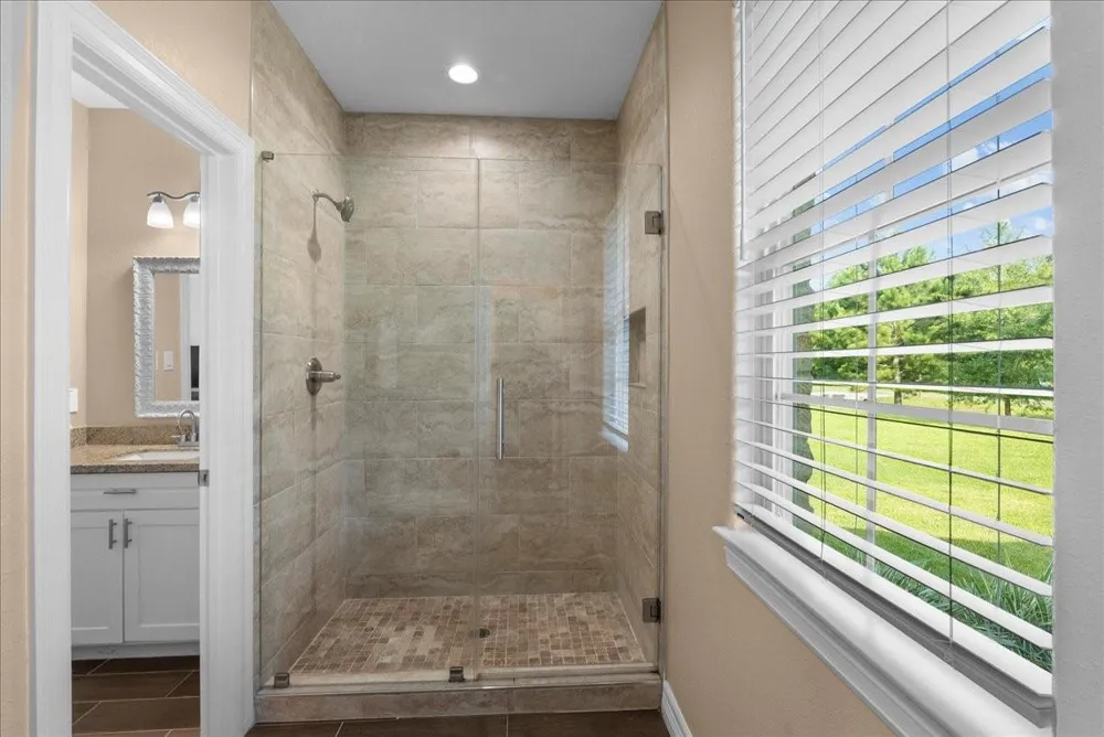 907 Oak Street Anahuac, TX 77514