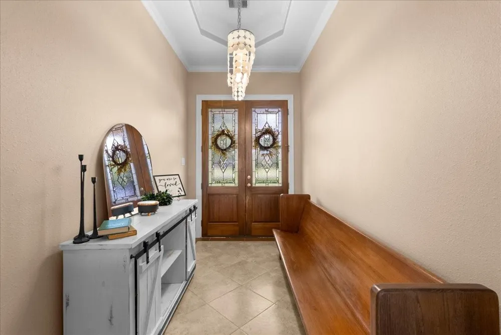 907 Oak Street Anahuac, TX 77514