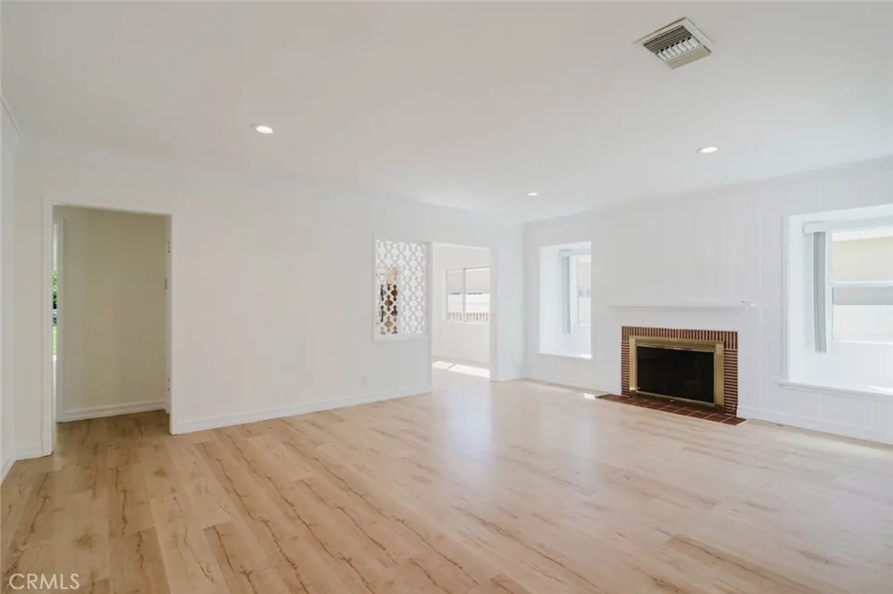 2007 W Kenneth Road Glendale, CA 91201