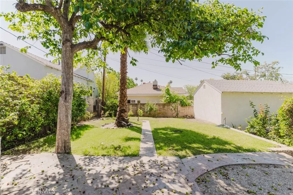 2007 W Kenneth Road Glendale, CA 91201