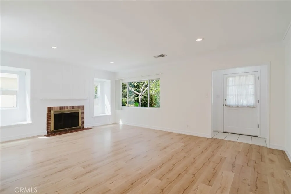 2007 W Kenneth Road Glendale, CA 91201