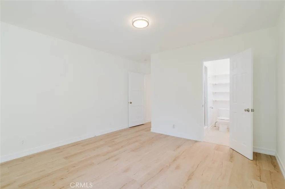 2007 W Kenneth Road Glendale, CA 91201