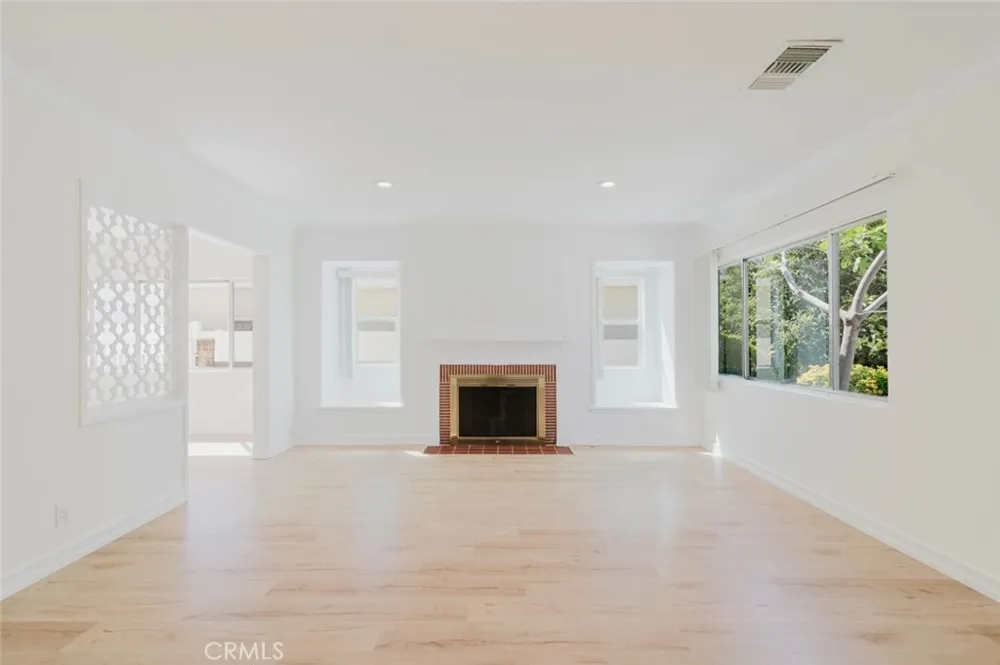2007 W Kenneth Road Glendale, CA 91201