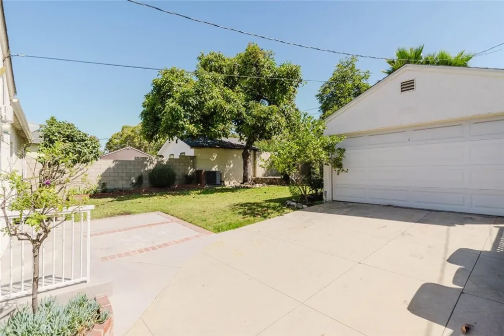 2007 W Kenneth Road Glendale, CA 91201