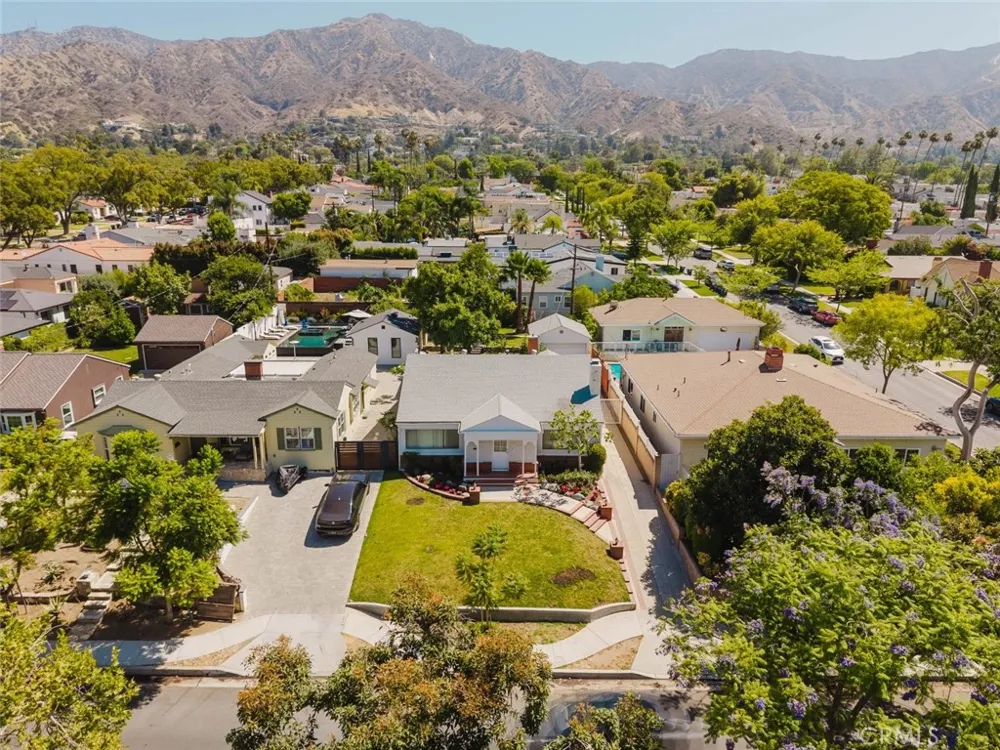 2007 W Kenneth Road Glendale, CA 91201