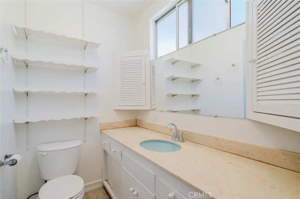 2007 W Kenneth Road Glendale, CA 91201