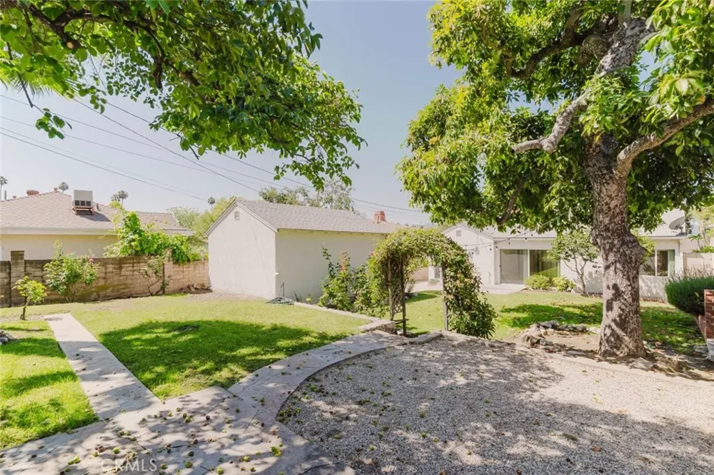 2007 W Kenneth Road Glendale, CA 91201