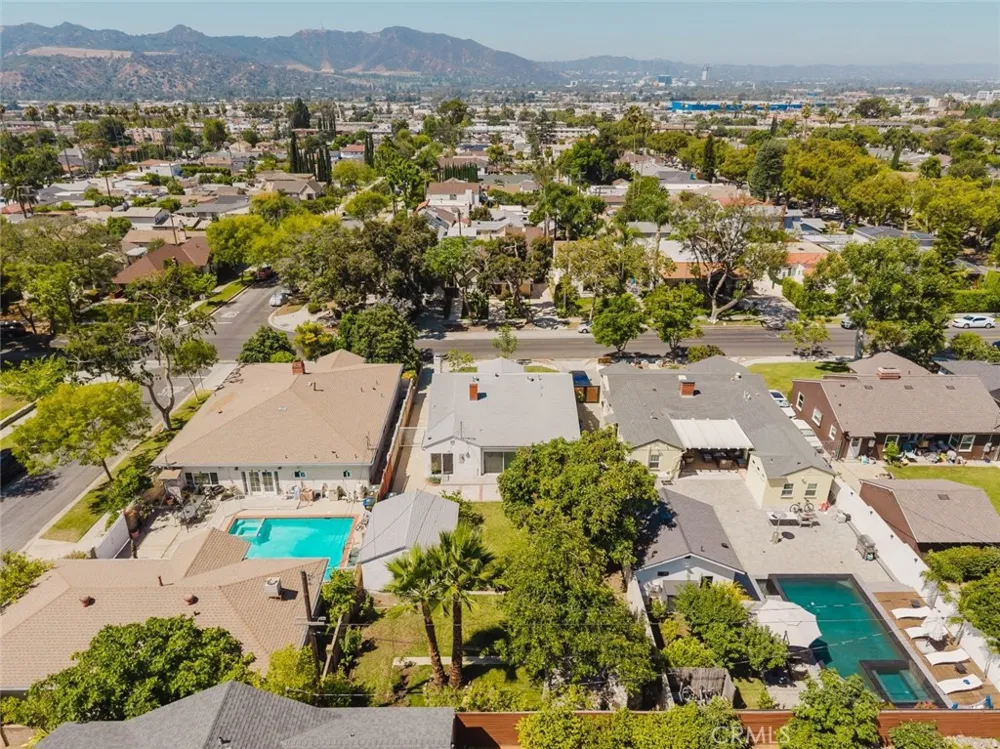 2007 W Kenneth Road Glendale, CA 91201