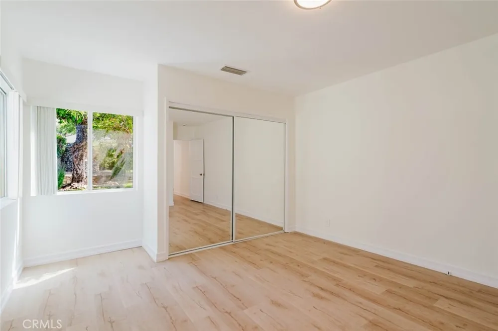 2007 W Kenneth Road Glendale, CA 91201