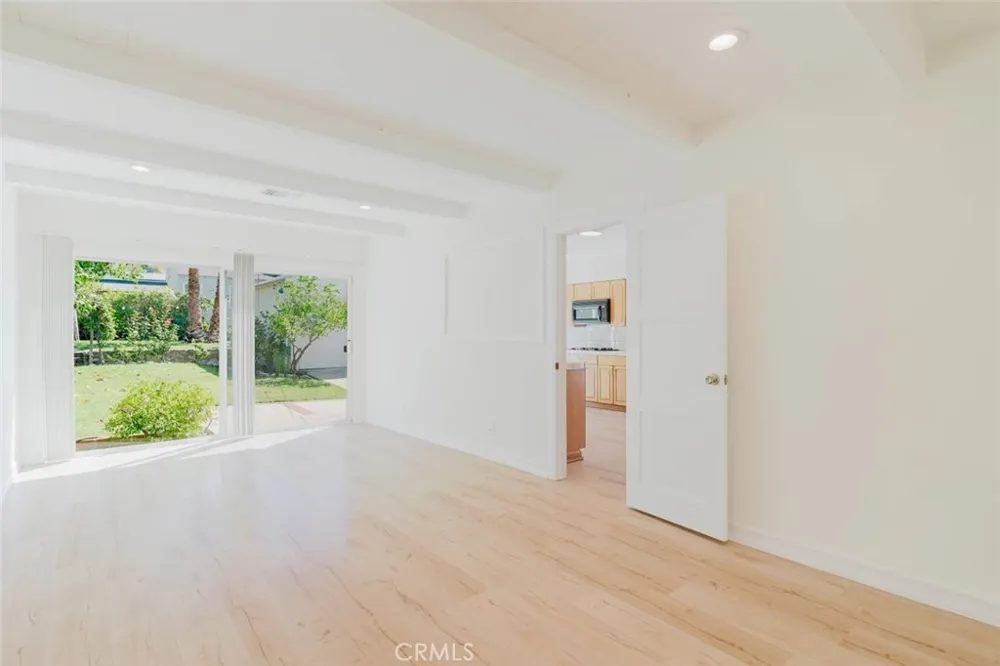 2007 W Kenneth Road Glendale, CA 91201